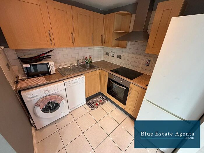 2 Bedroom Flat To Rent In Temeraire Place, Brentford, TW8