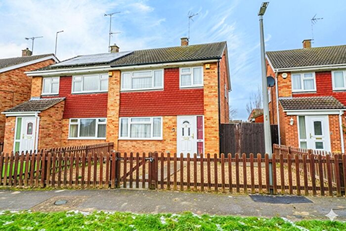 3 Bedroom Semi Detached House For Sale In Woodman Close, Leighton Buzzard, LU7