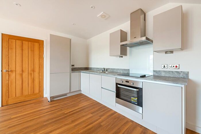 1 Bedroom Flat To Rent In High Street, Sunninghill, SL5