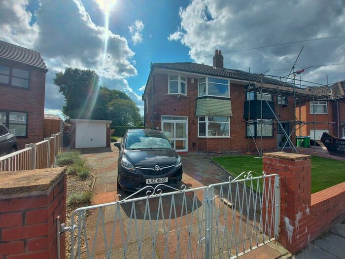3 Bedroom Semi-Detached House To Rent In Banbury Road, Alkrington, Middleton, Manchester, M24