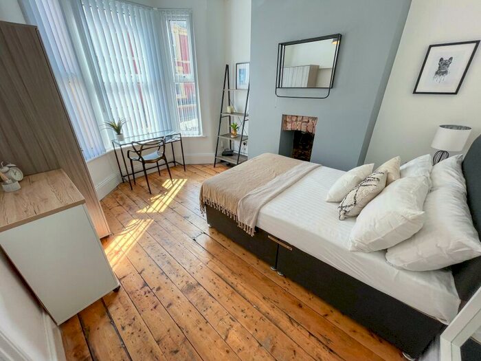 3 Bedroom House To Rent In Adelaide Road, L7