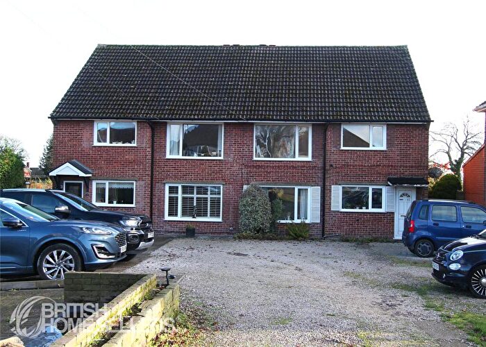 3 Bedroom Apartment For Sale In Cutthorpe Road, Chesterfield, Derbyshire, S42