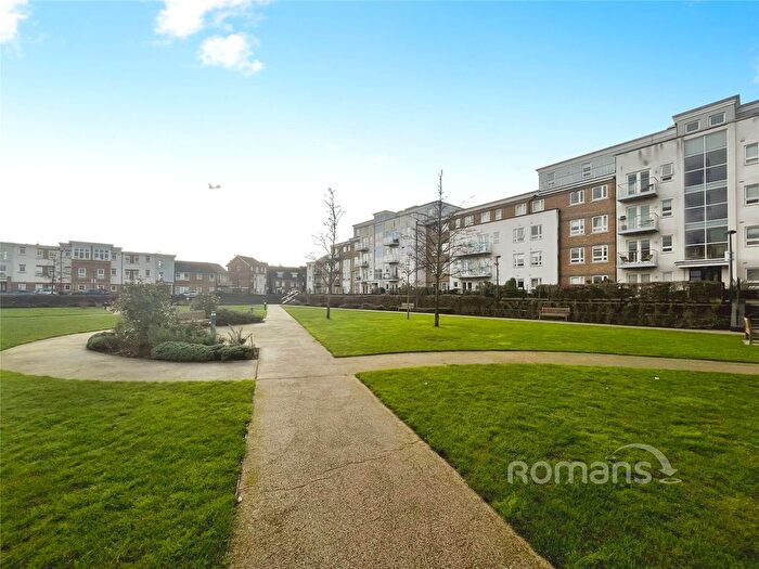 2 Bedroom Flat For Sale In Heron Way, Maidenhead, Berkshire, SL6