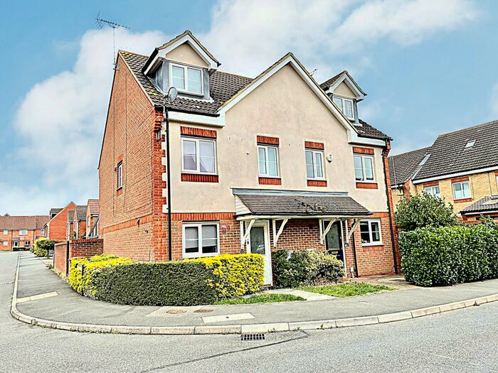 3 Bedroom Semi-Detached House To Rent In Nicolson Drive, Leighton Buzzard, LU7