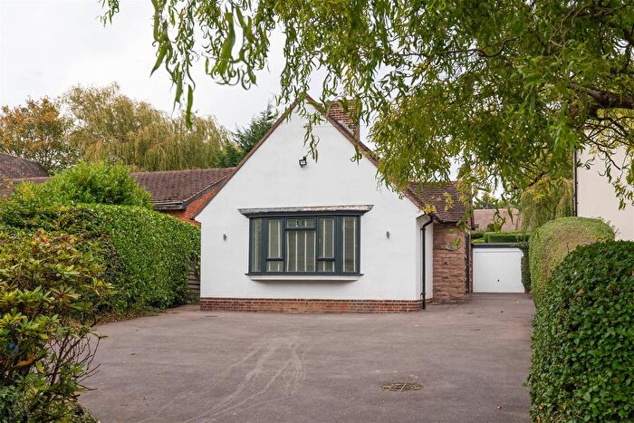 2 Bedroom Detached Bungalow For Sale In Chatsworth Road, Brookside, Chesterfield, S40