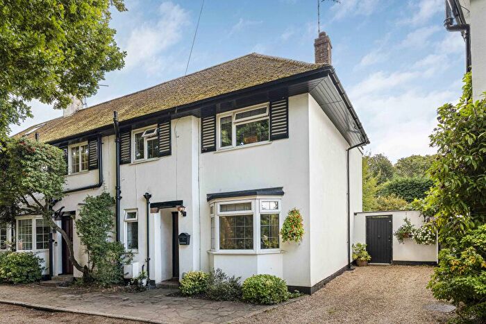 3 Bedroom Semi-Detached House For Sale In Westwick Close, Hemel Hempstead, HP2