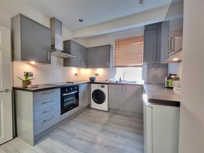 2 Bedroom Maisonette To Rent In Chesterfield Road, Sheffield, S8