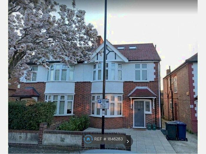 3 Bedroom Flat To Rent In Lexden Road, London, W3