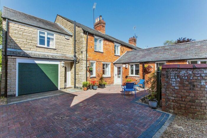 4 Bedroom End Of Terrace House For Sale In Brewery Yard, Sudborough, Kettering, NN14