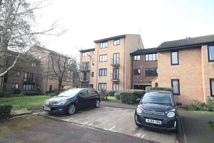 1 Bedroom Flat For Sale In Montgomery Road, Woking, GU22