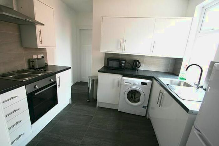 3 Bedroom Flat To Rent In Rokeby Terrace, Heaton, Newcastle Upon Tyne, NE6