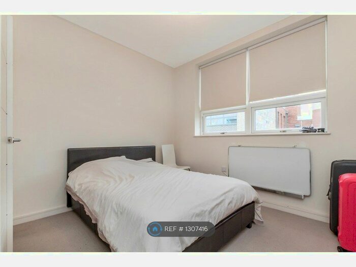 1 Bedroom Flat To Rent In Bell House, London, SW19
