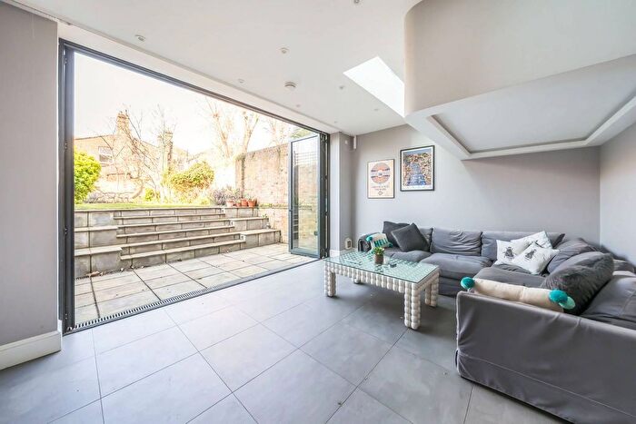 5 Bedroom Terraced House For Sale In Surrey Square, Elephant And Castle, London, SE17