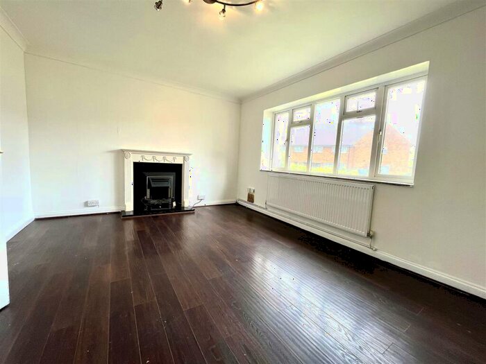2 Bedroom Flat To Rent In Kempe Road, Enfield, EN1