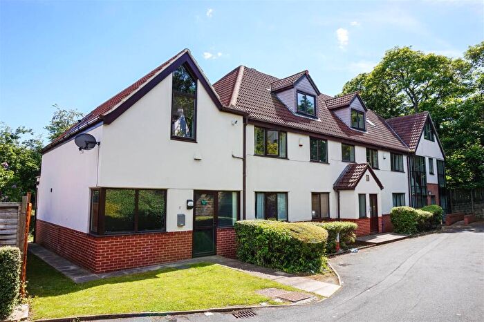 2 Bedroom Flat To Rent In Flat Headingley House, Ash Road, Leeds, LS6