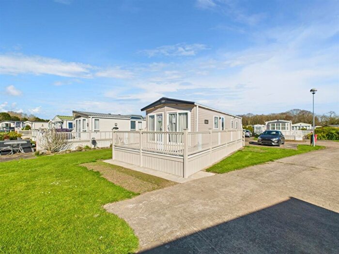 2 Bedroom Chalet For Sale In Woodthorpe Leisure Park, Woodthorpe, Alford, LN13