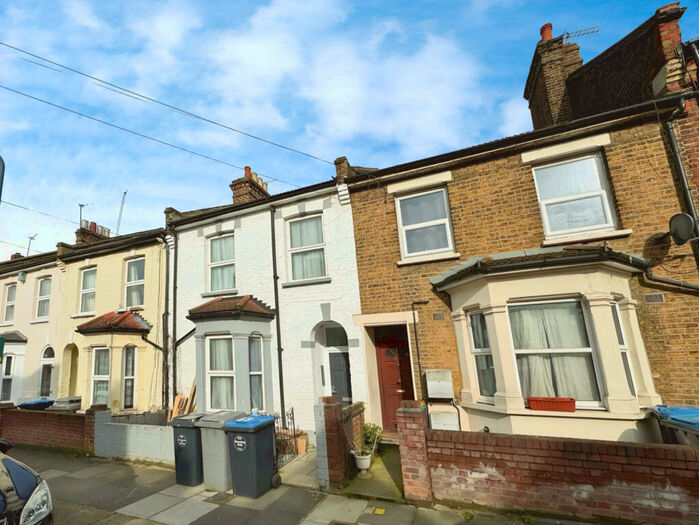 6 Bedroom Terraced House To Rent In London, NW2