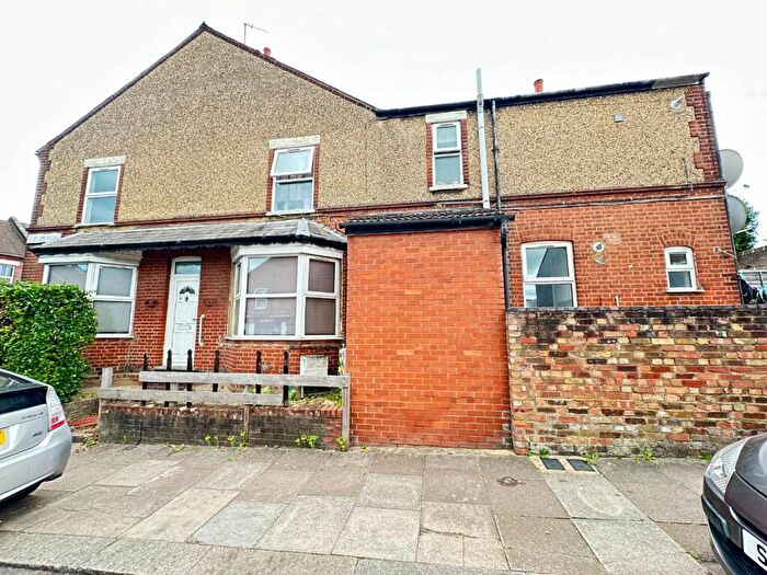 1 Bedroom Ground Maisonette To Rent In Butlin Road, Luton, Bedfordshire, LU1