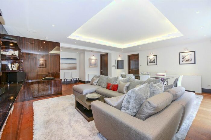 3 Bedroom Flat To Rent In Upper Grosvenor Street, Mayfair, W1K