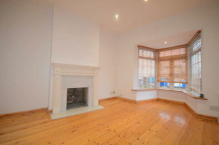 2 Bedroom Maisonette Flat To Rent In Oxford Road, SL4