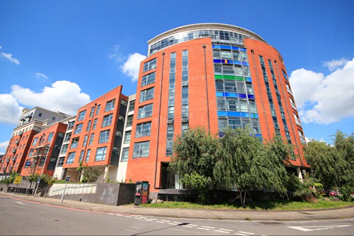 2 Bedroom Flat To Rent In Kennet Street, Reading, Berkshire, RG1