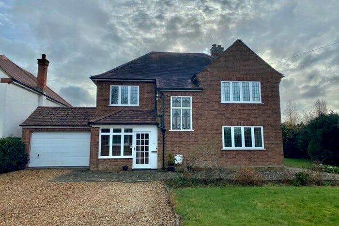 3 Bedroom Detached House To Rent In Grange Lane, Bedford, MK43