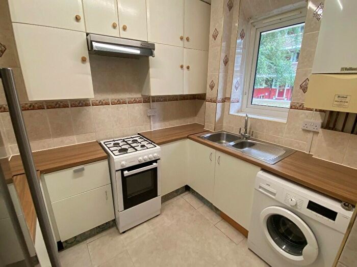 2 Bedroom Flat To Rent In Upper Clapton Road, London, E5