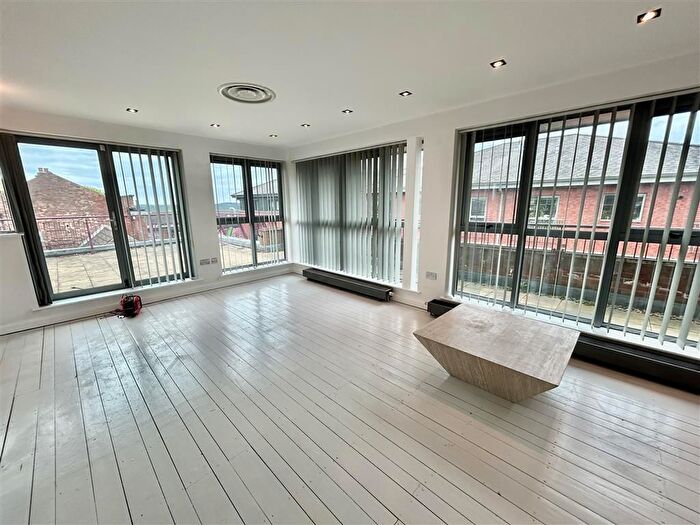 2 Bedroom Flat To Rent In Raleigh Street, Nottingham, NG7