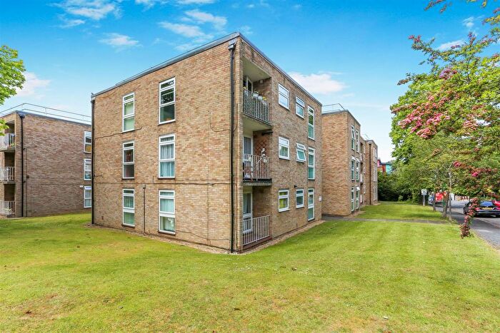 1 Bedroom Flat For Sale In Eaton Road, Sutton, SM2