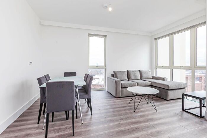 2 Bedroom Flat To Rent In Silvertown Way, London, E16