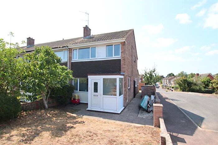 3 Bedroom End Of Terrace House For Sale In Spinney Close, Broadfields, Exeter, EX2