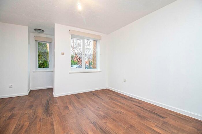 1 Bedroom Terraced House To Rent In Redwood Way, Barnet, EN5