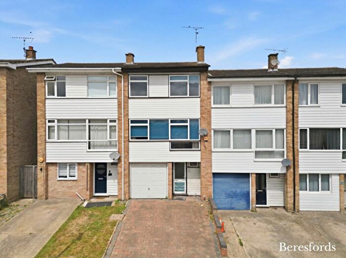 4 Bedroom Terraced House For Sale In Meadow Rise, Billericay, CM11