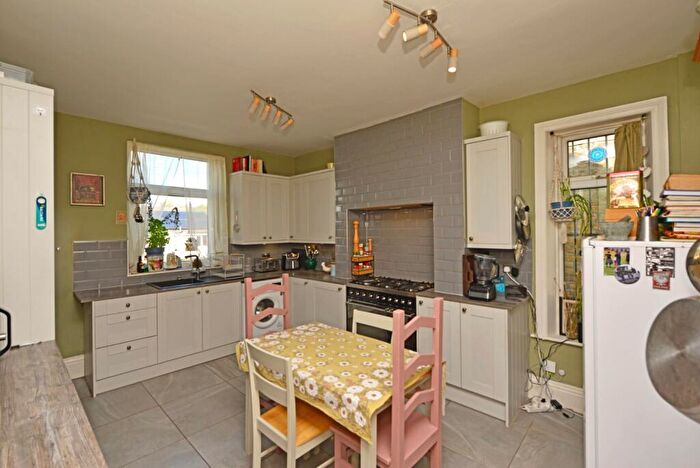 3 Bedroom Terraced House For Sale In Leeds Road, Thackley, Bradford, BD10