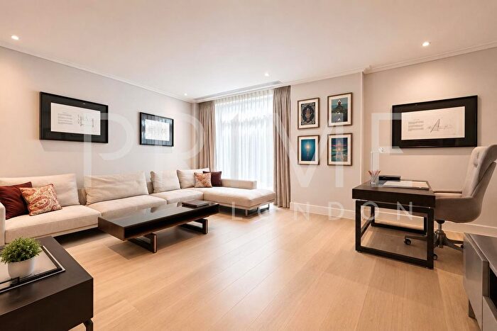 1 Bedroom Flat For Sale In The Knightsbridge Apartments, Knightsbridge, SW7