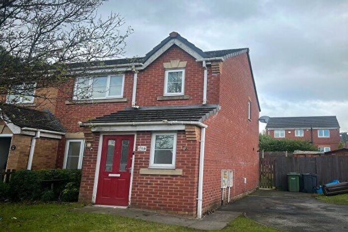 3 Bedroom Property To Rent In Hansby Close, Oldham, OL1