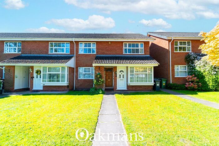2 Bedroom Maisonette For Sale In Binley Close, Shirley, Solihull, West Midlands, B90