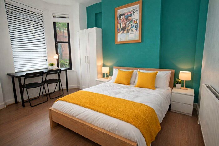 4 Bedroom House To Rent In Coronation Street, Salford, M5