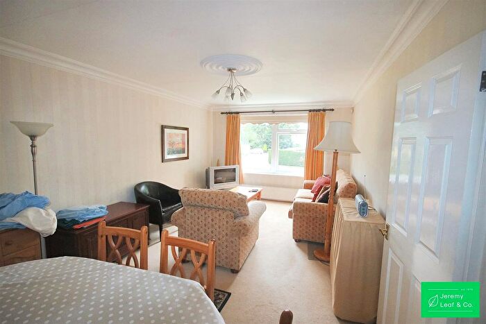 2 Bedroom Flat For Sale In Pamela Court, Moss Hall Grove, London, N12