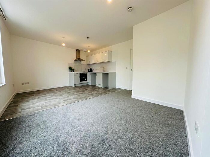 2 Bedroom Flat To Rent In Flat, Angel Hill, Tiverton, EX16
