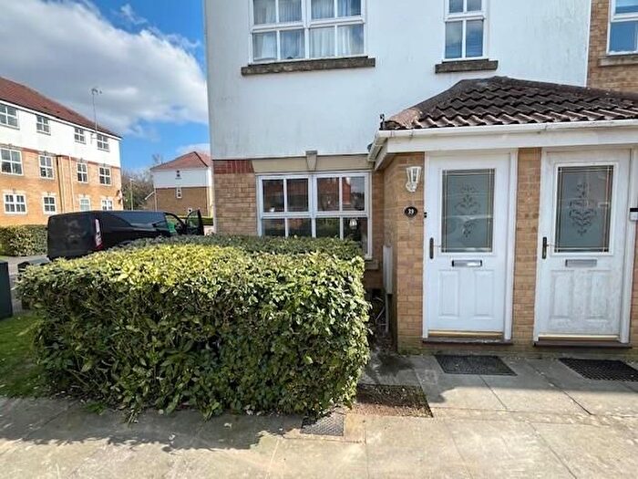 1 Bedroom Flat To Rent In Byewaters, Watford, Hertfordshire, WD18