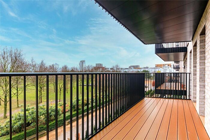 3 Bedroom Flat To Rent In Adlay Apartments, Millet Place, E16