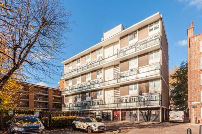 2 Bedroom Maisonette For Sale In Bow Road, Bow, London, E3