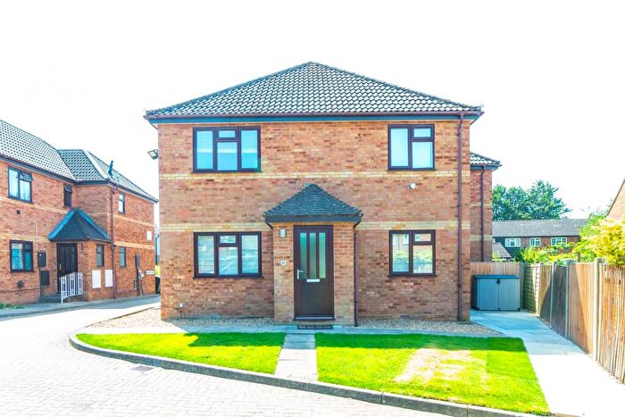 1 Bedroom Apartment To Rent In Brook Street, Stotfold, Hitchin, SG5
