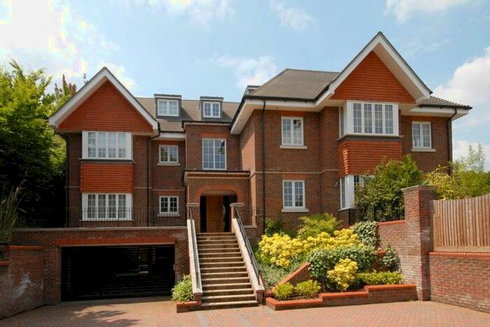 2 Bedroom Flat To Rent In Clare Hill Court, Claremont Lane, KT10