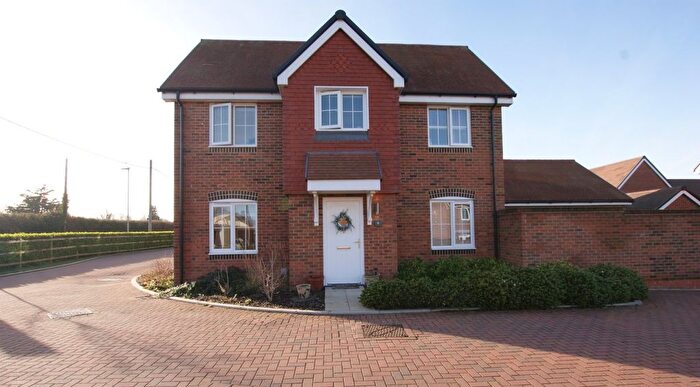 3 Bedroom Detached House For Sale In Gold Close, Corfe Mullen, Wimborne, BH21