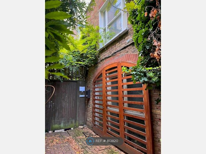 2 Bedroom Terraced House To Rent In Conduit Passage, London, W2