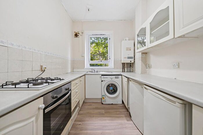 3 Bedroom Flat For Sale In Deanston Drive, Flat /, Shawlands, Glasgow, G41