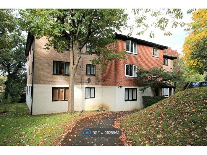 1 Bedroom Flat To Rent In Fairbairn Close, Purley, CR8