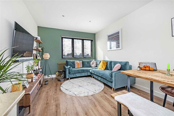 1 Bedroom Flat To Rent In Neasden Lane, Neasden, NW10